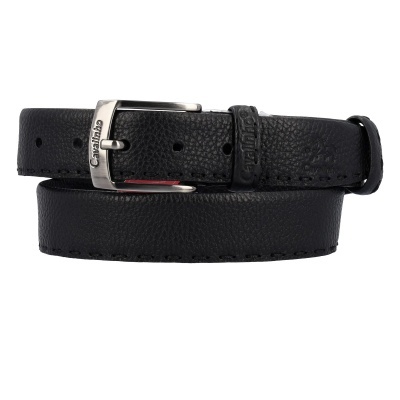 Cinto preto em pele com fivela metálica prateada