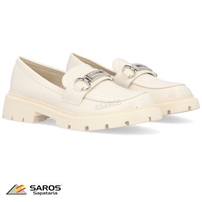 Mocassins femininos brancos com detalhe metálico e sola grossa