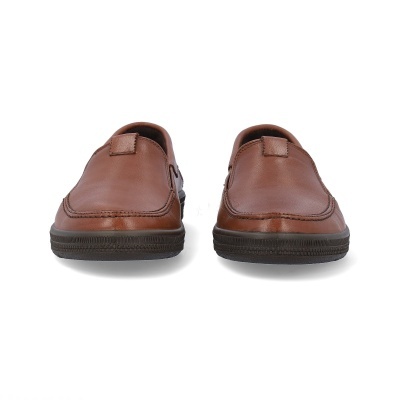 Sapatos mocassins castanhos de couro para homem