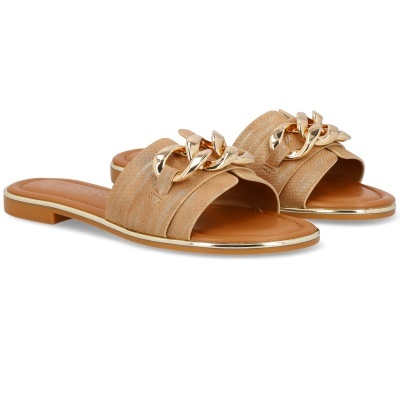 Sandálias tipo chinelo bege com corrente dourada e solado com borda dourada