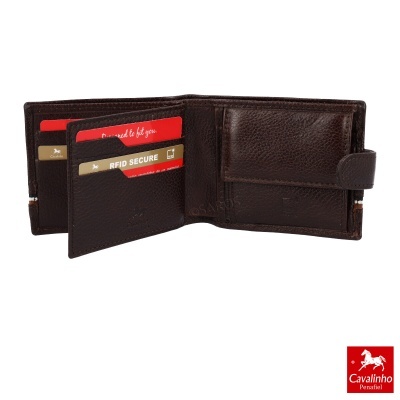 Carteira de couro castanho escuro com compartimentos para cartões e fecho de aba
