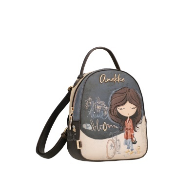 Mochila pequena preta e bege com ilustração de personagem e texto Anekke