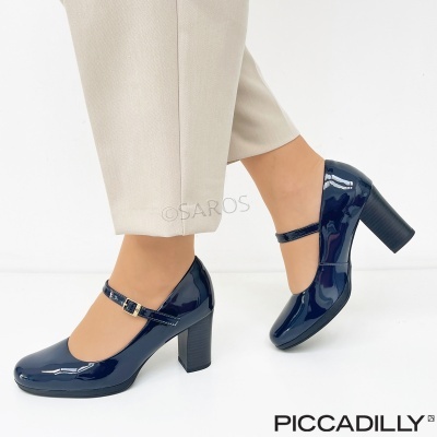 Sapatos de salto alto azul escuro com fivela, calças bege