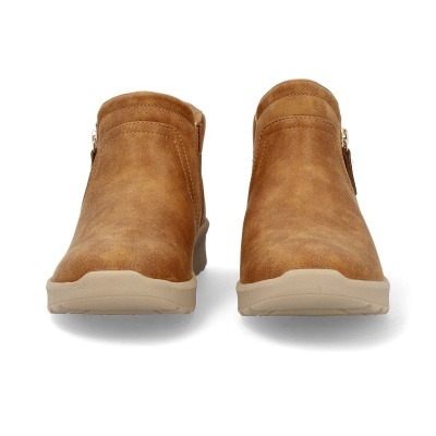 Botins castanhos de pele sintética com sola bege