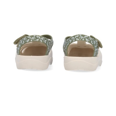 Sandálias verdes com padrão branco e sola branca