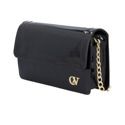 Mala feminina preta em verniz com corrente dourada e logo CV