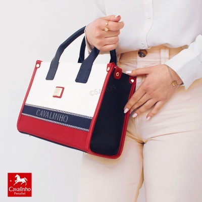 Mala de mão Cavalinho em branco, vermelho e azul escuro com alças pretas