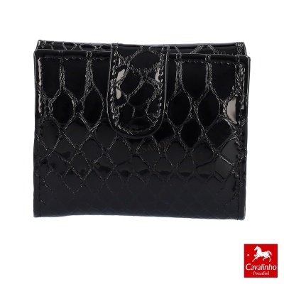 Carteira preta em verniz com textura imitação pele de crocodilo
