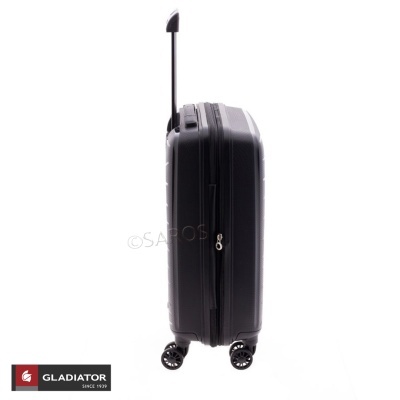 Mala de viagem rígida preta Gladiator vista de perfil com pega extensível e rodas.
