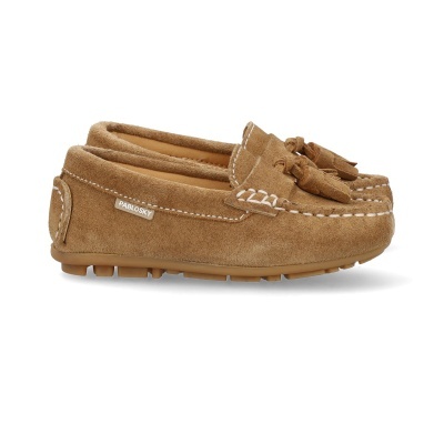 Mocasins camel em camurça com franjas e costuras brancas