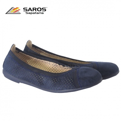 Sapatos bailarina azuis em pele perfurada com sola preta