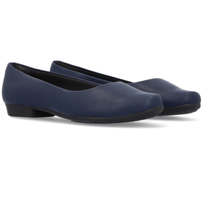 Sapatilhas femininas azul escuro em couro sintético com sola preta.