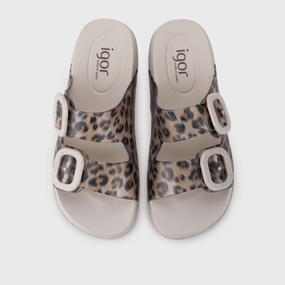 Sandálias abertas com padrão animal print e duas fivelas