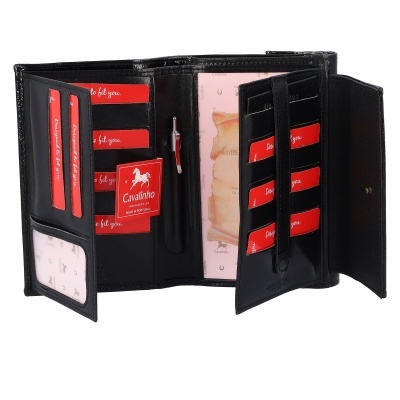 Carteira tipo pasta em pele preta com vários compartimentos e detalhes em vermelho