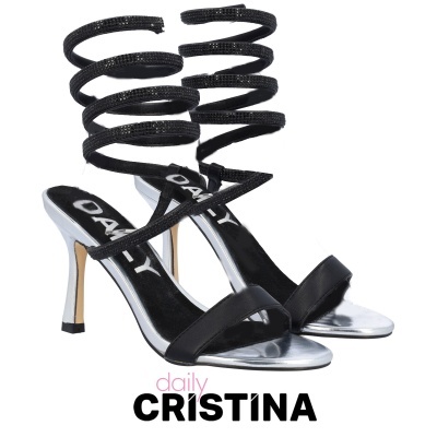 Sandálias femininas de salto alto preto com tiras enroladas ao tornozelo