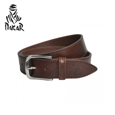 Cinto de pele castanha com fivela metálica e logótipo Dakar