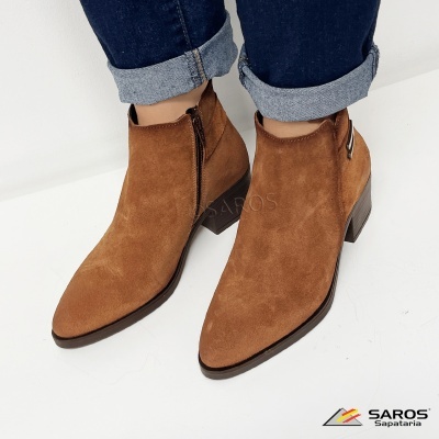 Botas de camurça castanha com salto médio