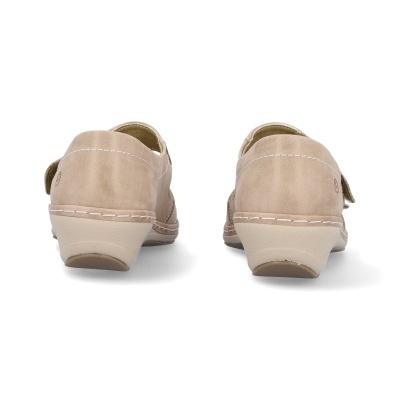 Sapatos femininos bege claro com salto médio