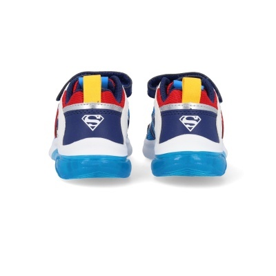 Ténis infantis coloridos com símbolo do Superman no calcanhar