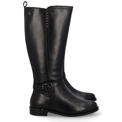 Botas pretas em couro com fivela e detalhes metálicos pequenos