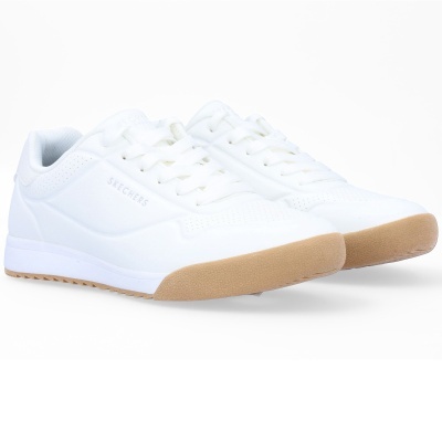 Ténis brancos Skechers com sola castanha clara e atacadores brancos