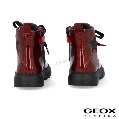 Botas vermelhas de verniz para criança com detalhes pretos e solado grosso preto