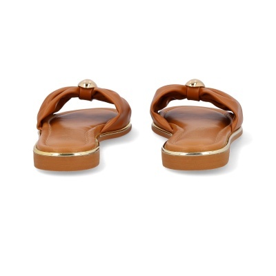 Sandálias castanhas com detalhe torcido e aplicação dourada