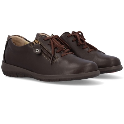 Sapatos castanhos em couro com atacadores e fecho de correr lateral