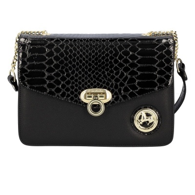 Mala preta tiracolo com fecho e detalhes dourados, imitação pele de cobra