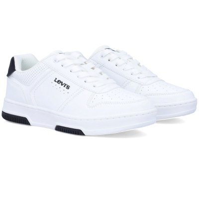 Ténis brancos Levis com detalhes em preto e logo na lateral.