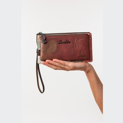 Carteira de mão Anekke castanha com relevo e fecho com zipper