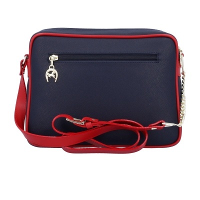 Bolsa de ombro azul escuro com detalhes vermelhos e fecho de correr com pendente