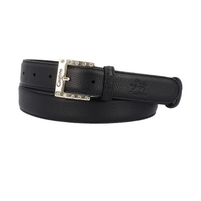 Cinto preto em couro com fivela prateada e detalhes decorativos