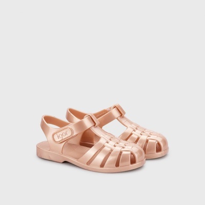 Sandálias tipo jelly cor de rosa claro com tiras entrelaçadas e fecho de velcro