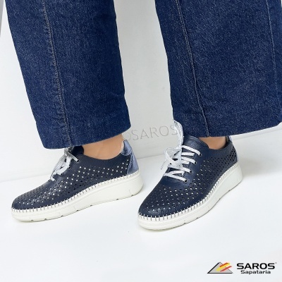 Sapatos baixos em pele azul marinho com sola branca