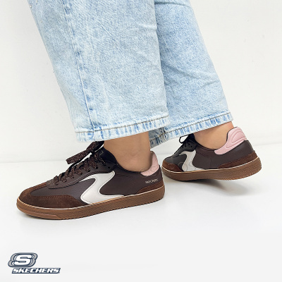 Ténis Skechers castanho escuro, branco e rosa com sola castanha e atacadores castanhos