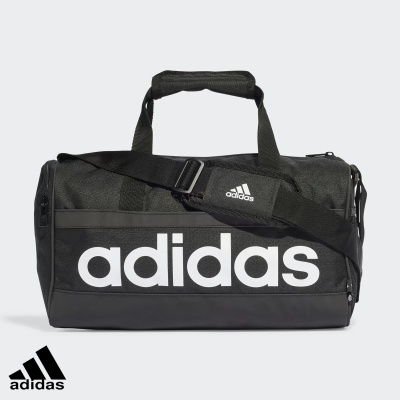 Mala desportiva preta Adidas com texto branco e alça ajustável