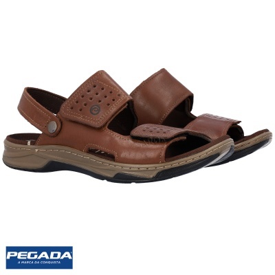 Sandálias castanhas em pele com velcro da marca Pegada