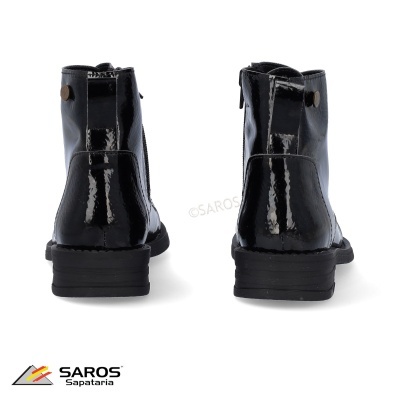 Botas pretas de verniz com salto baixo, vista traseira