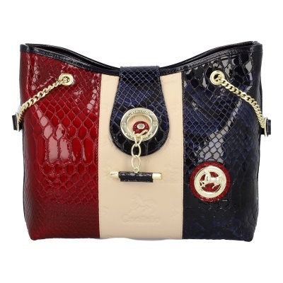 Mala de senhora em pele sintética com padrões tipo cobra em vermelho, bege e azul escuro e detalhes dourados