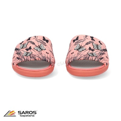 Chinelos cor-de-rosa com padrão floral em fundo branco