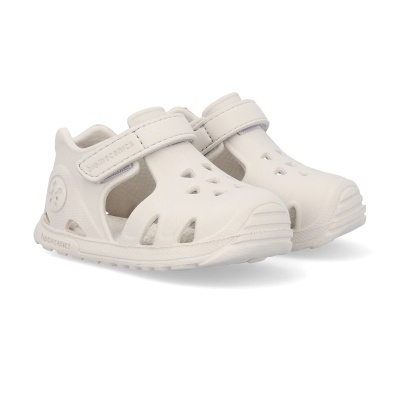 Sandálias infantis brancas Biomecanics com tiras de velcro e aberturas