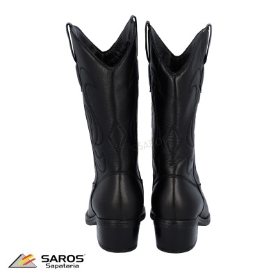 Botas cowboy pretas em couro vista traseira com logo SAROS Sapataria