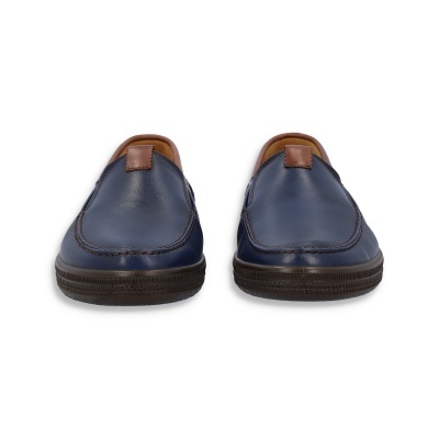 Sapatos de couro azul escuro com detalhe castanho