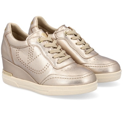 Sapatilhas cor de bronze metalizadas com atacadores e sola branca