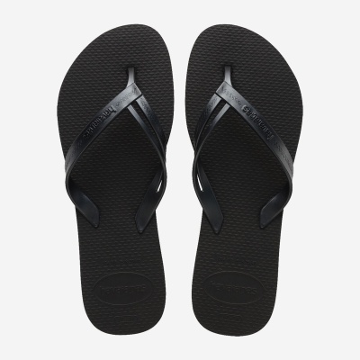 Chinelos Havaianas pretos com tiras finas e sola texturizada