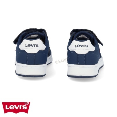 Par de sapatilhas Levi's azuis e brancas vistas de trás