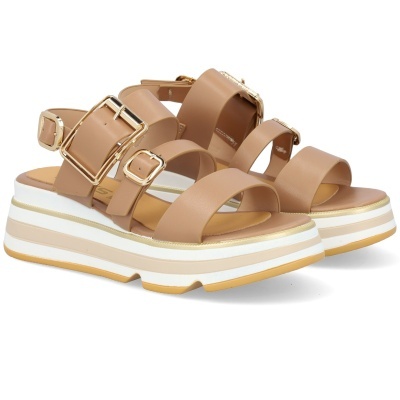 Sandálias de plataforma nude com fivelas douradas e sola branca riscada
