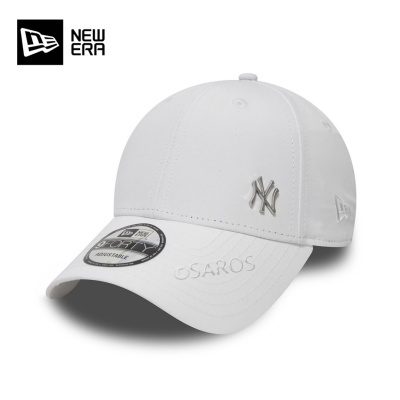 Boné branco New Era com logótipo metálico NY e etiqueta 9FORTY ADJUSTABLE