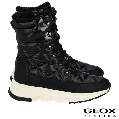 Botas femininas pretas acolchoadas com sola branca e logo GEOX